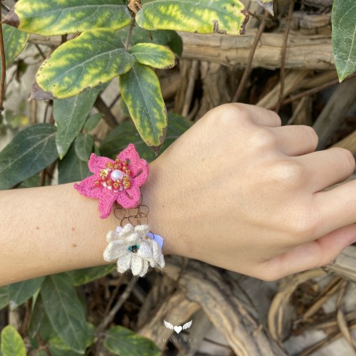 Pulsera de hilo de cobre con flores tejidas de lana con broche de perla en forma de flor Gad Trend